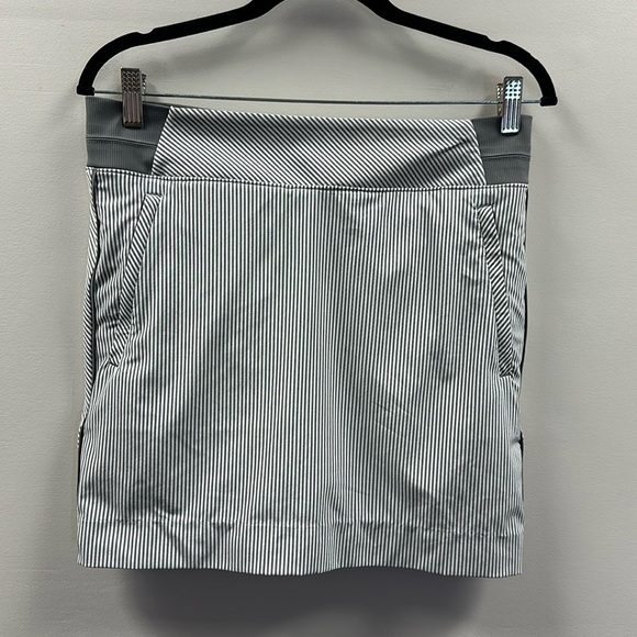 Athleta Brooklyn Textured 16" Skirt Skort Gray White Stripe Size 8 Activewear - Picture 1 of 8